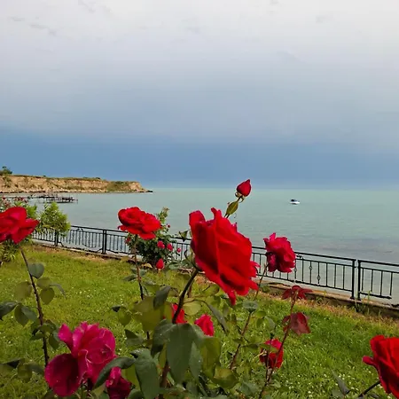 Akrotiria Sea View Apartament *